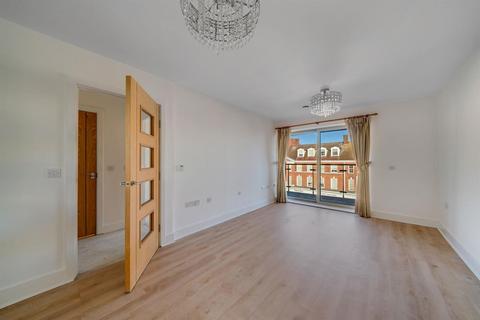 2 bedroom apartment for sale, Meadows House, Walton-On-Thames.