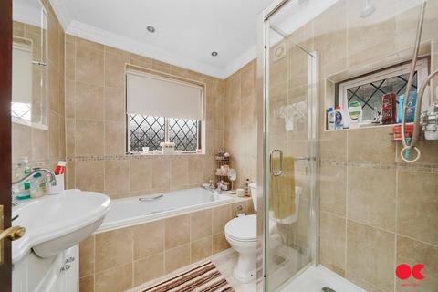 36 Pettits Lane, Romford, RM1 4HH