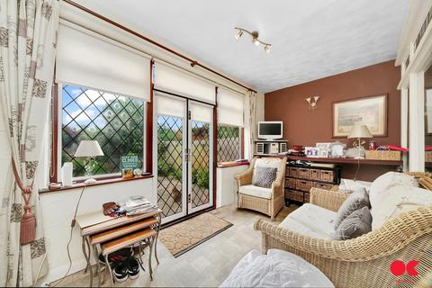 36 Pettits Lane, Romford, RM1 4HH