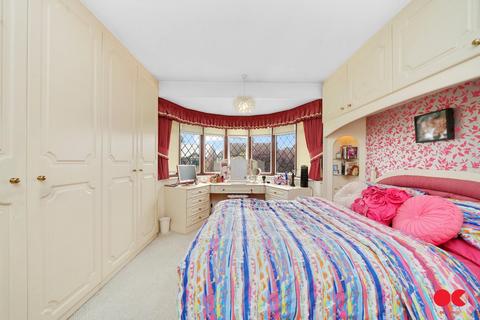 36 Pettits Lane, Romford, RM1 4HH