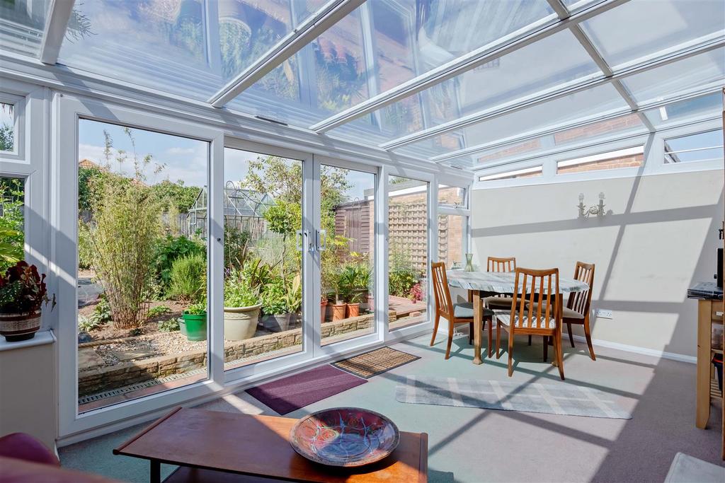 Melrose Close, Worthing, BN13 1NY 3 bed bungalow £400,000