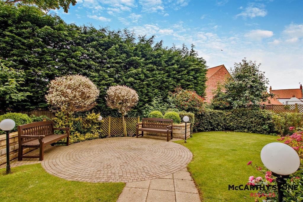 Barnes Wallis Court Gardens