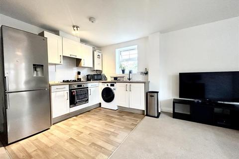 2 bedroom flat to rent, Cromwell Gardens, Bournemouth