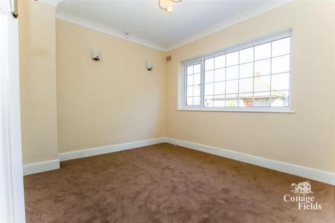 2 bedroom flat for sale, Gordon Road, Enfield Chase, EN2 - WIth Garden and Parking 900 Years