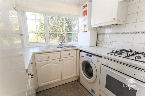2 bedroom flat for sale, Gordon Road, Enfield Chase, EN2 - WIth Garden and Parking 900 Years