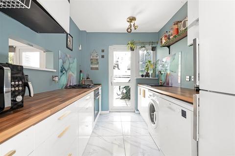 9 Beechwood Road, Caterham, CR3 6NE