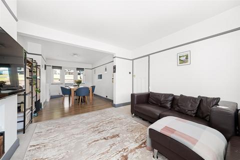 9 Beechwood Road, Caterham, CR3 6NE