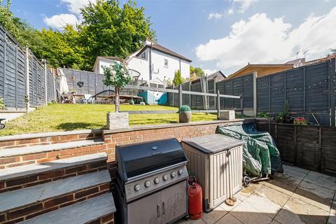 9 Beechwood Road, Caterham, CR3 6NE