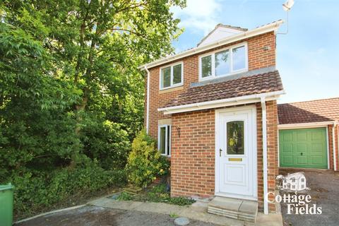 3 bedroom detached house for sale, Mortimer Gate, Cheshunt, EN8 - Recently Renovated -With Garage