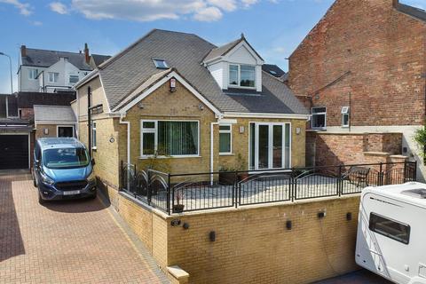 3 bedroom detached house for sale, Starch Lane