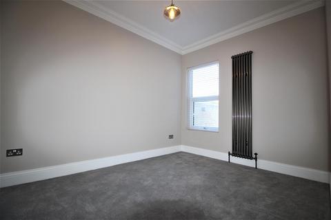 3 bedroom terraced house to rent, Hardy Road, Chingford E4