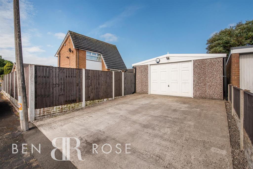 Garage/Driveway