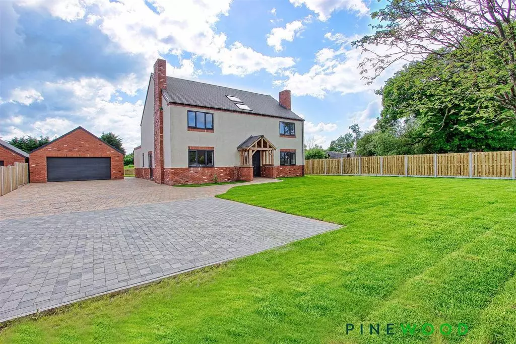 5 bedroom detached house for sale