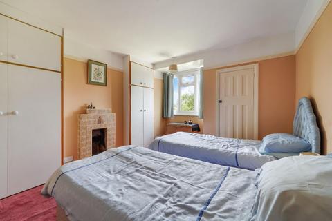 15 Elmwood Drive, Epsom, KT17 2NL