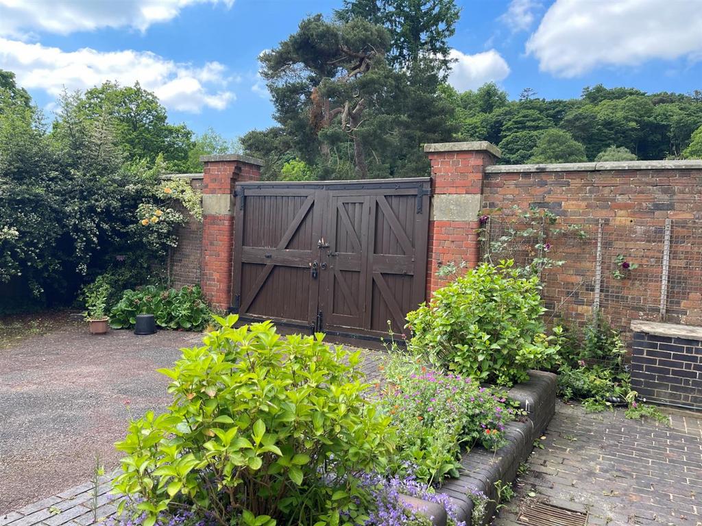 New gate pic.jpg