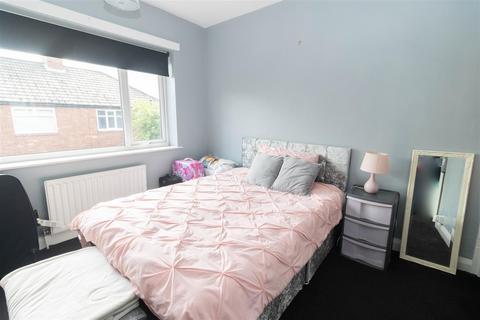 3 bedroom semi-detached house for sale, Houndelee Place, North Fenham, Newcastle Upon Tyne