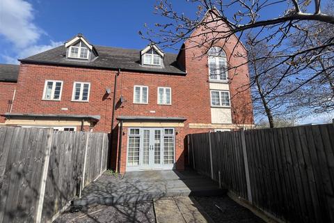 3 bedroom townhouse for sale, Evershed Way, Burton-On-Trent DE14