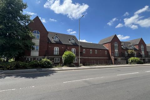 3 bedroom townhouse for sale, Evershed Way, Burton-On-Trent DE14