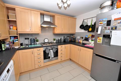 3 bedroom townhouse for sale, Evershed Way, Burton-On-Trent DE14