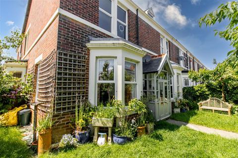 5 bedroom end of terrace house for sale, Rothwell Road, Gosforth