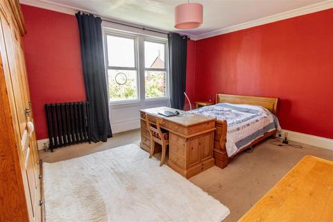 5 bedroom end of terrace house for sale, Rothwell Road, Gosforth