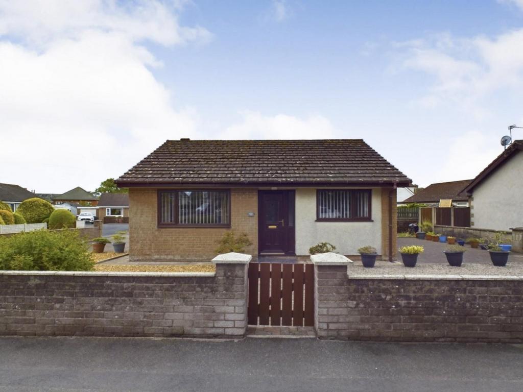 Skinburness Drive, Silloth, Wigton, CA7 2 bed detached bungalow for