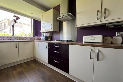 62 Back Lane, Queensbury, Bradford, BD13 1HH