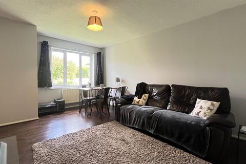 3 bedroom end of terrace house to rent, Adams Way, Croydon CR0