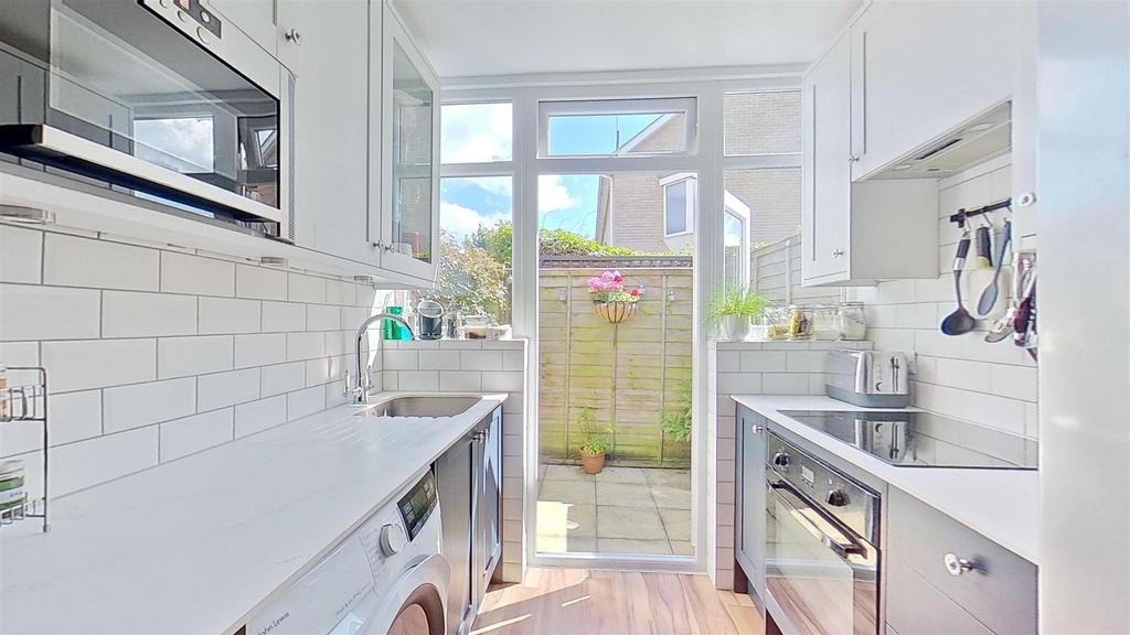 Summerley-Street-Earlsfield-SW18-06172024 223244.j