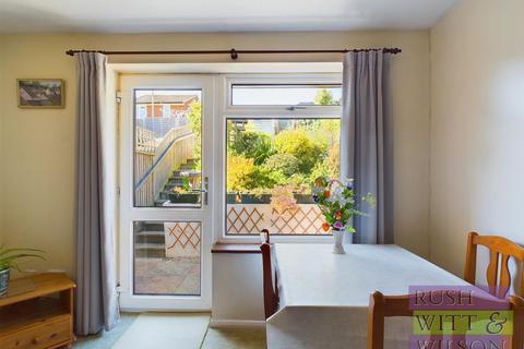 7 Douce Grove, St Leonards-on-sea, TN38 0YH
