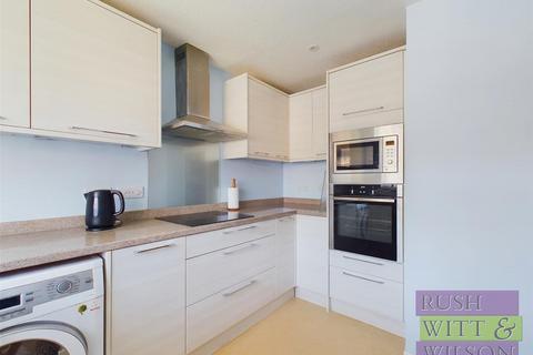 7 Douce Grove, St Leonards-on-sea, TN38 0YH