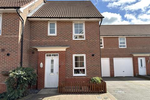 3 bedroom end of terrace house for sale, Townhill Square, Fernwood, Newark