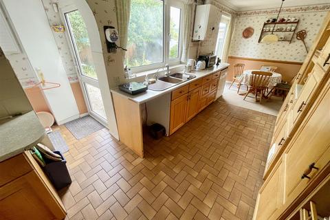 2 Meadow Drive, Weston In Gordano, Bristol, BS20 8PS