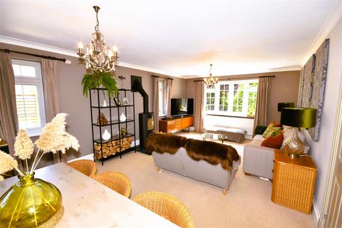 4 bedroom detached house for sale, The Spinney, Elston, Newark