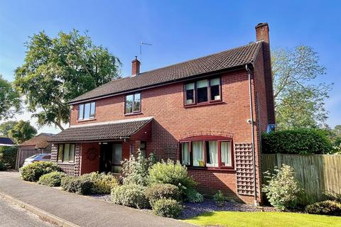 5 bedroom detached house for sale, Bracecamp Close, Ormesby