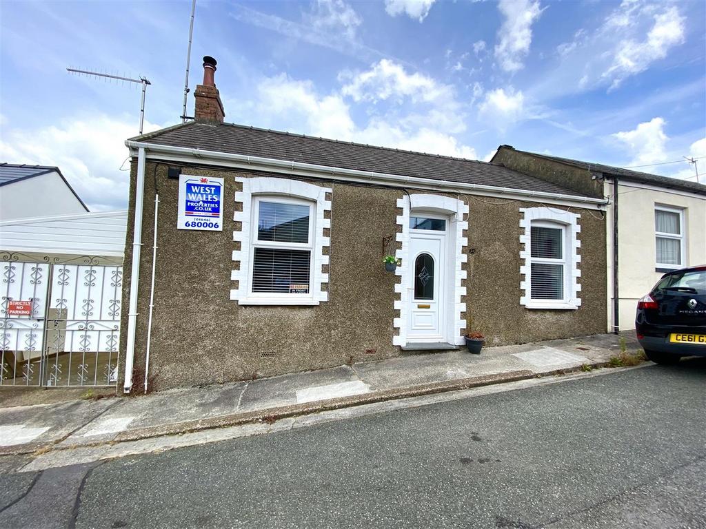 Owen Street, Pembroke 3 bed end of terrace house for sale £200,000