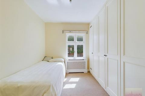 3 bedroom flat for sale, West Street, Harrow on the Hill