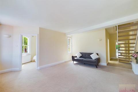 3 bedroom flat for sale, West Street, Harrow on the Hill