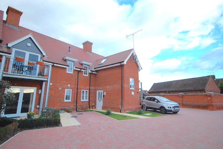 Church Road, Boreham, Chelmsford 2 bed apartment to rent £1,000 pcm