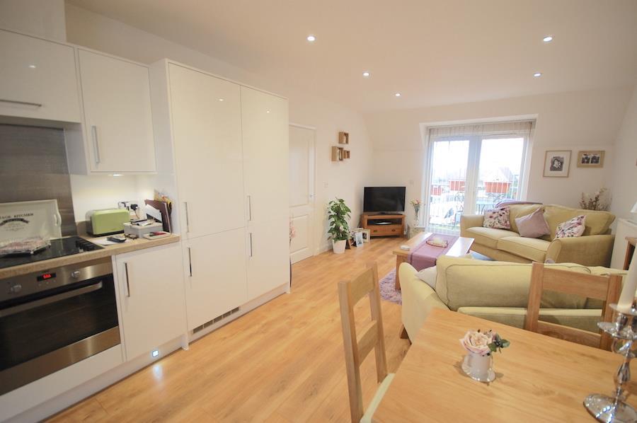 Church Road, Boreham, Chelmsford 2 bed apartment to rent £1,000 pcm