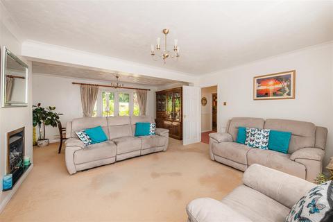 4 bedroom detached house for sale, Amersham Hill Drive, High Wycombe HP13