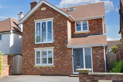 4 bedroom detached house for sale, Wavering Lane West, Gillingham