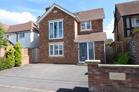 4 bedroom detached house for sale, Wavering Lane West, Gillingham