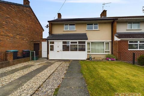 3 bedroom end of terrace house for sale, Plas Madoc, Overton, Wrexham