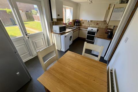 3 bedroom semi-detached house for sale, Zurich Close, Hopton