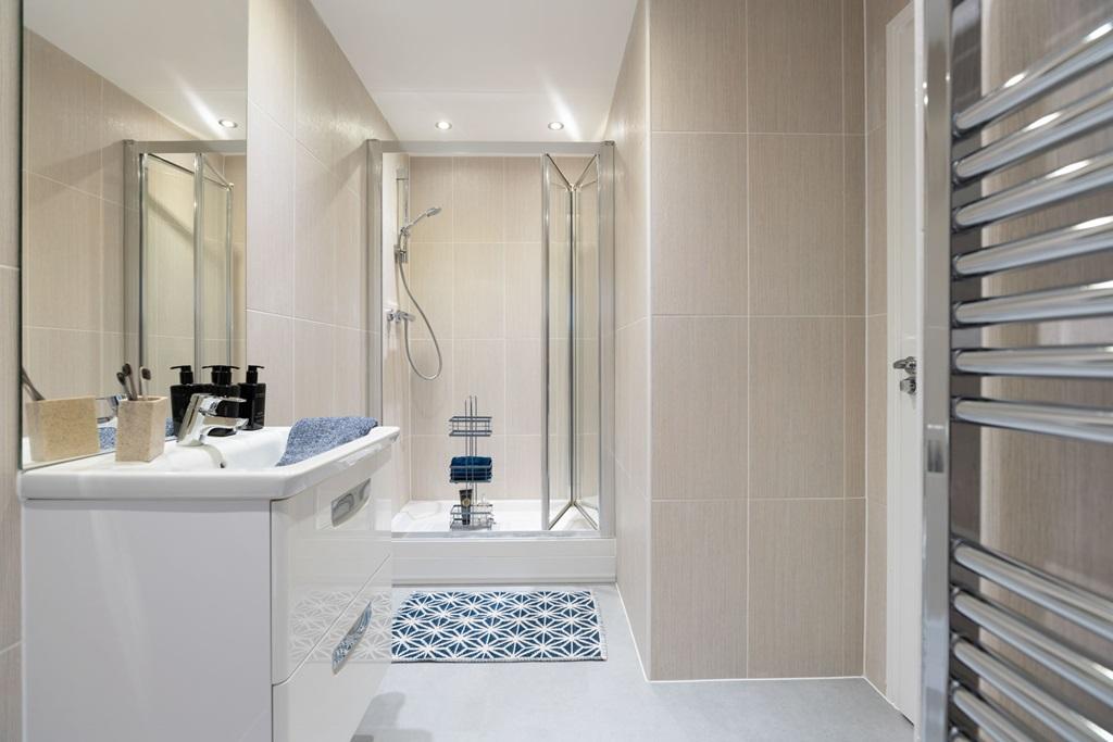 En suite bathroom with double shower