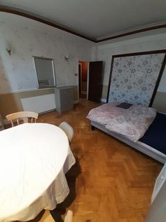 1 bedroom bedsit to rent, Longbridge Road, Barking IG11