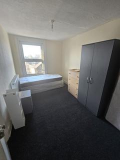 6 bedroom bedsit to rent, Green Lane, Ilford IG1