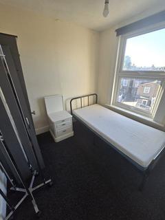 6 bedroom bedsit to rent, Green Lane, Ilford IG1