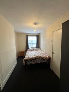 6 bedroom bedsit to rent, Green Lane, Ilford IG1